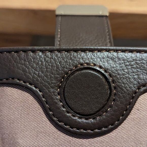 Liz Claiborne New York Crossbody Brown Pebbled Leather Bag in Like New Condition - Picture 4 of 12